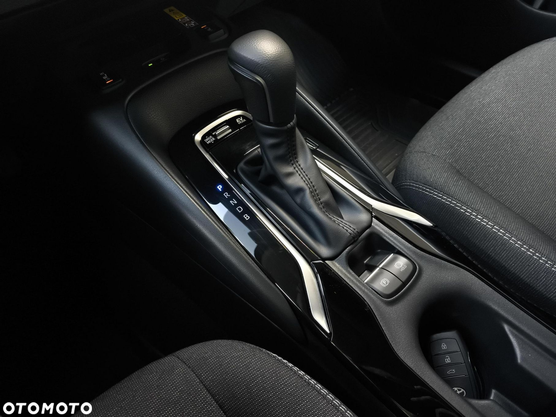 Toyota Corolla 1.8 Hybrid Style - 19