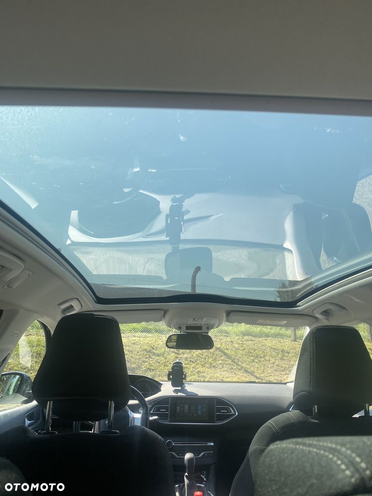 Peugeot 308 SW 1.2 PureTech Allure S&S - 12