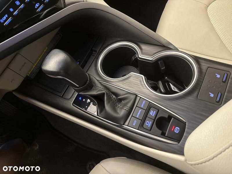 Toyota Camry 2.5 Hybrid Executive CVT - 16