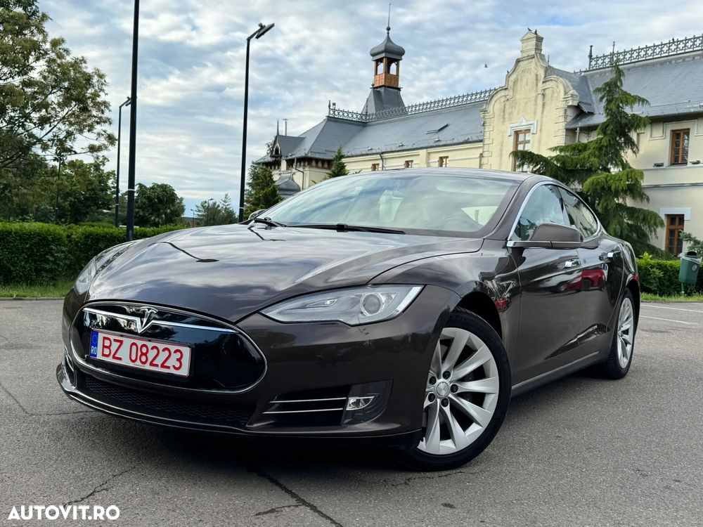 Tesla Model S 85 - 21