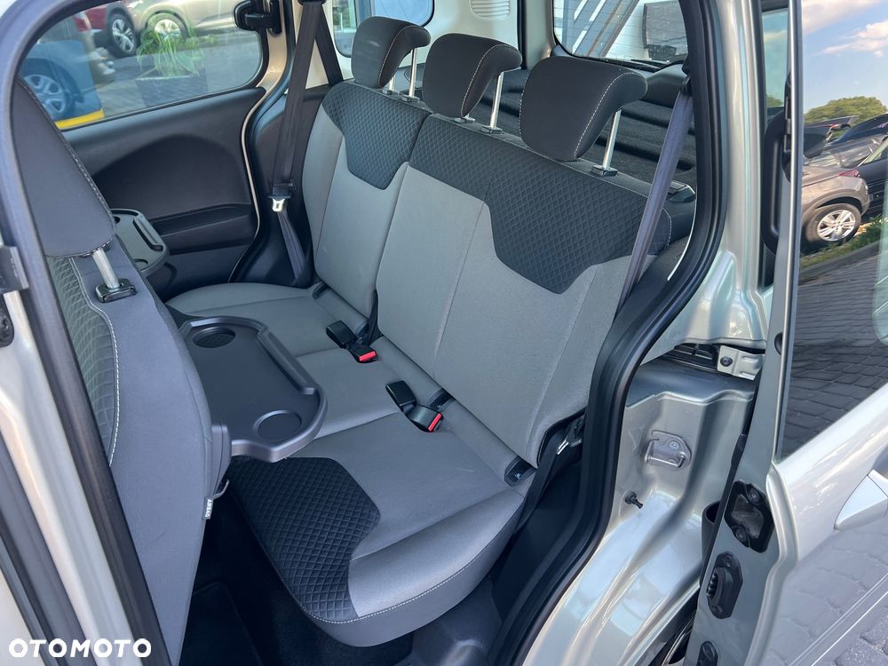 Ford Tourneo Courier - 16