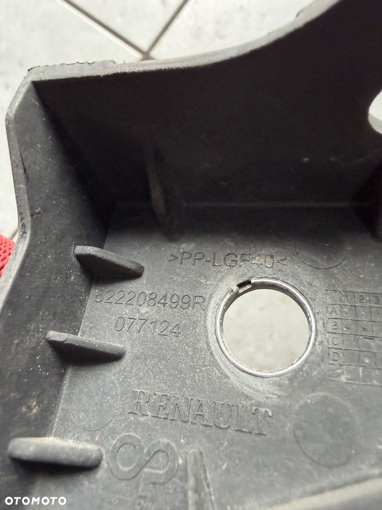 Ślizg prawy lampy 622208499R Renault Master IV 19- - 2