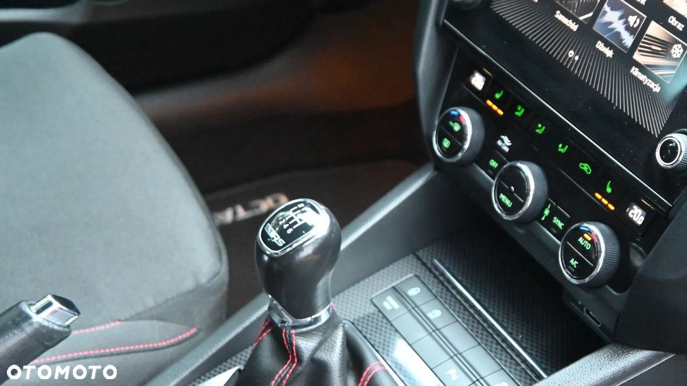 Skoda Octavia 2.0 TSI RS 245 - 26