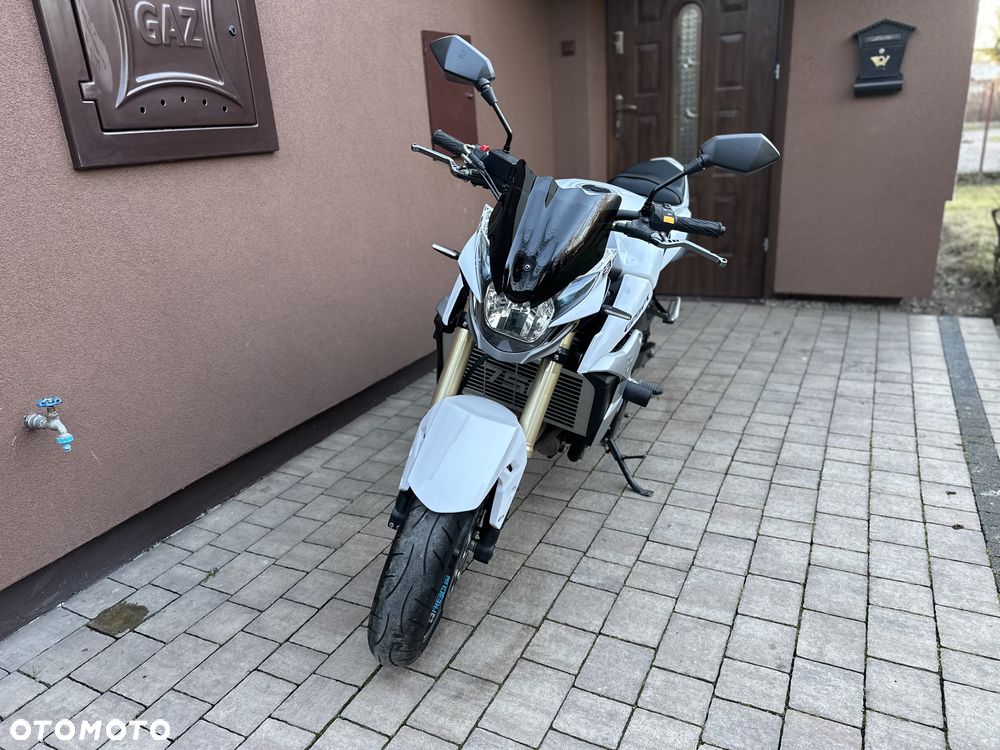 Suzuki GSR - 30