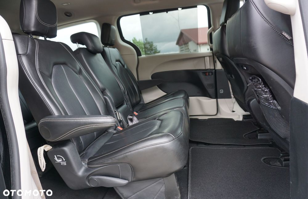 Chrysler Pacifica - 18