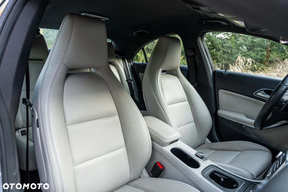 Mercedes-Benz CLA 250 7G-DCT AMG Line - 25