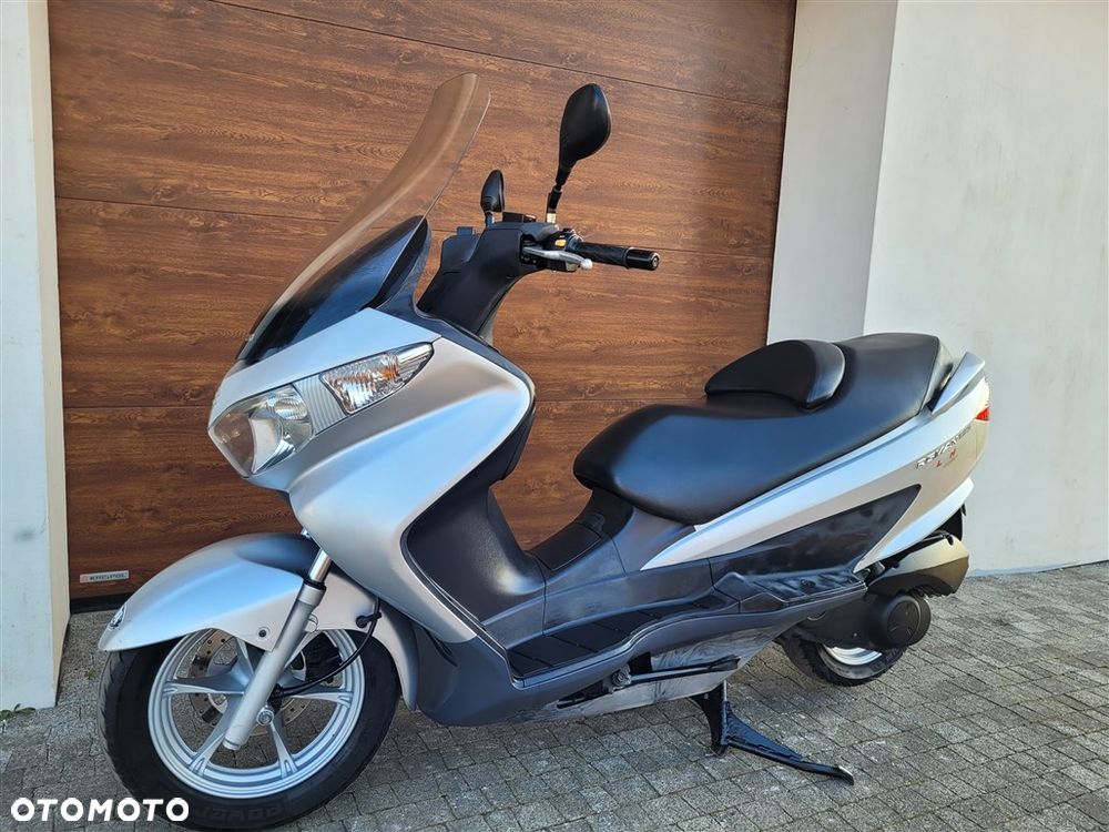 Suzuki Burgman - 20