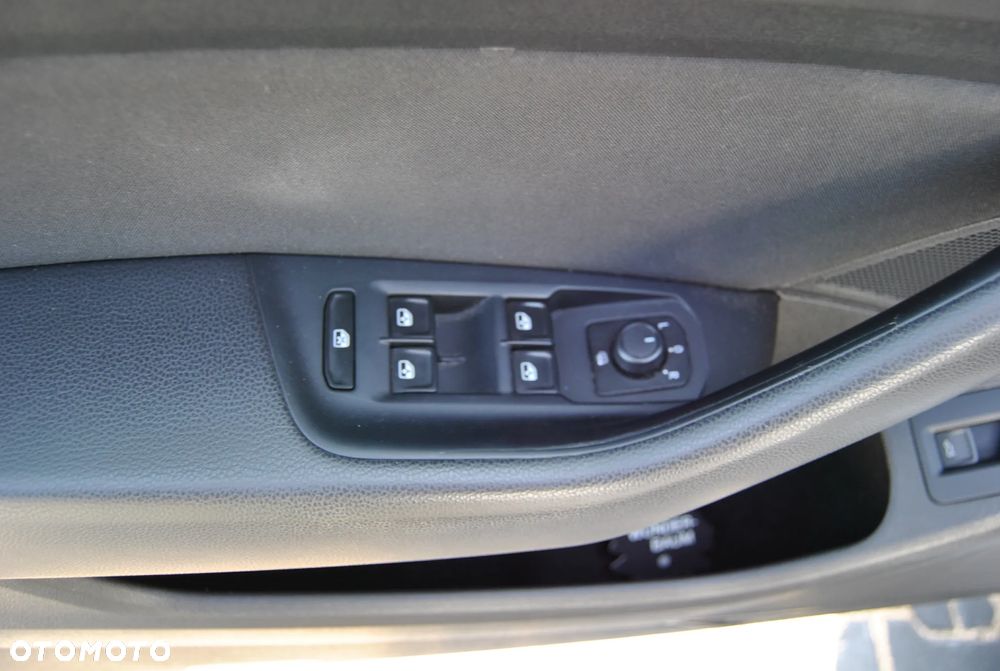 Volkswagen Passat 1.6 TDI BMT Comfortline - 13