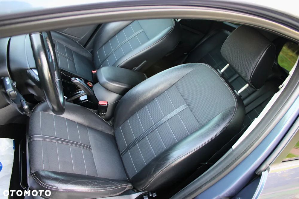 Ford Kuga 2.0 TDCi 2x4 Titanium - 16