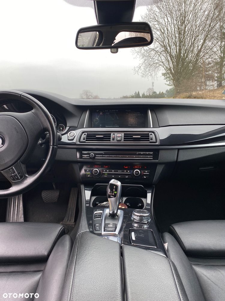 BMW Seria 5 525d xDrive - 24
