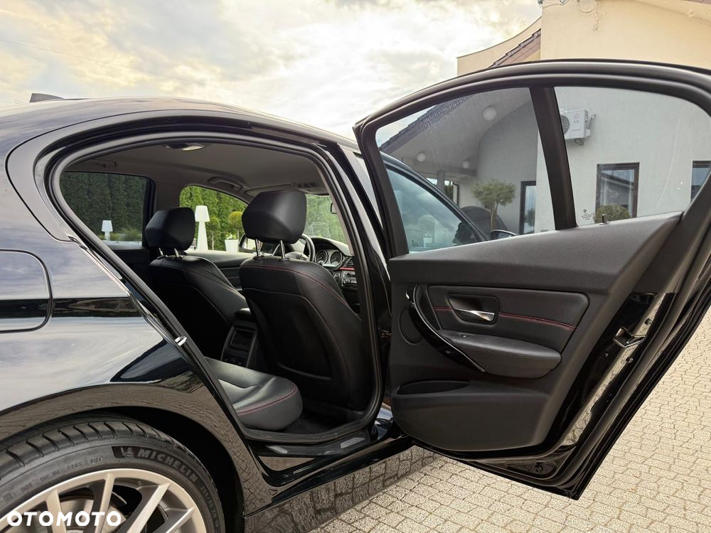 BMW Seria 3 335i Touring Sport Line - 29