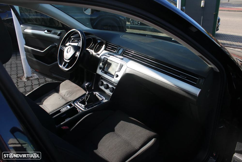 VW Passat Variant 2.0 TDi Confortline - 13