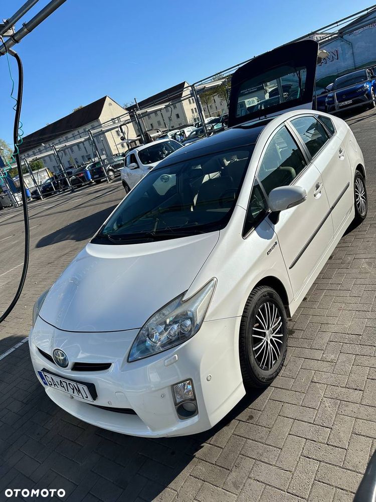 Toyota Prius 1.8 HSD Premium - 1