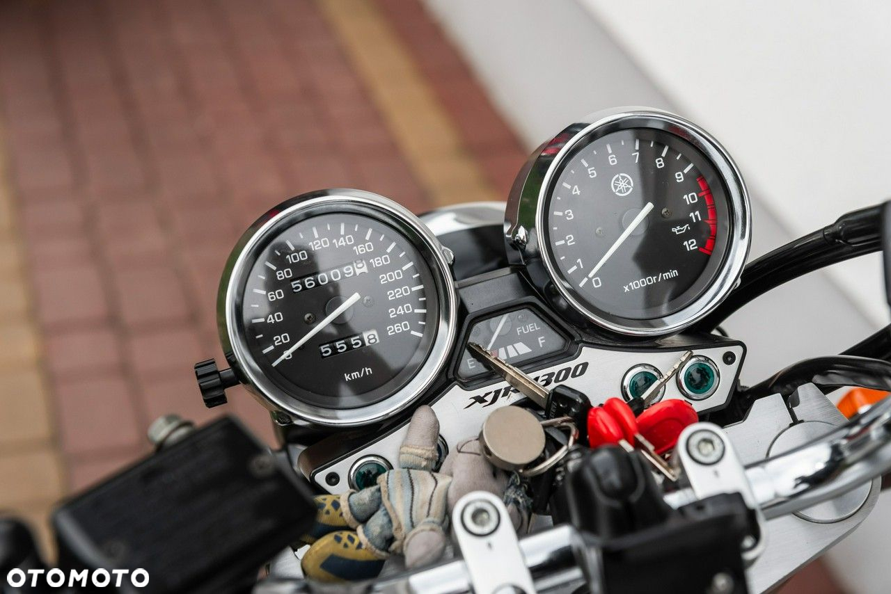 Yamaha XJR - 9