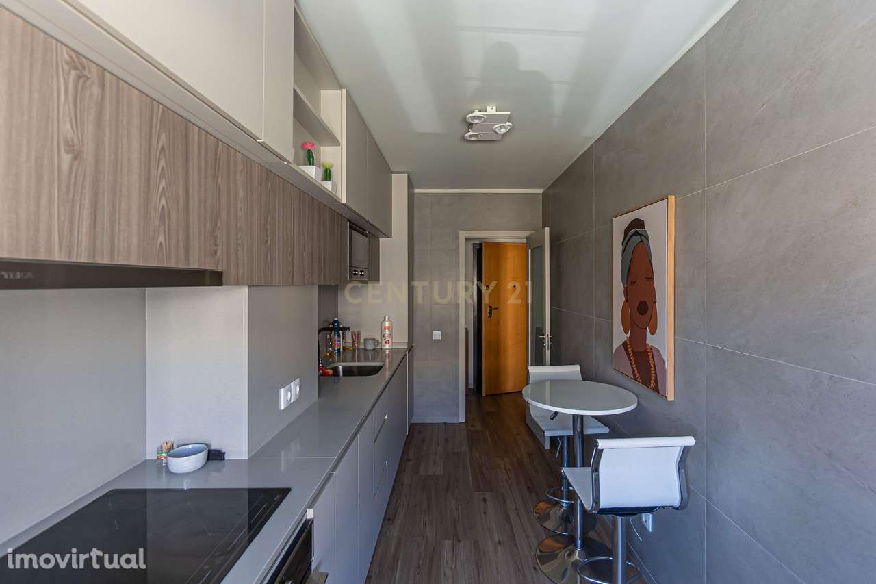 Apartamento T1 de Luxo para Arrendamento – Rua das Algas, a Segundos d - Grande imagem: 5/30