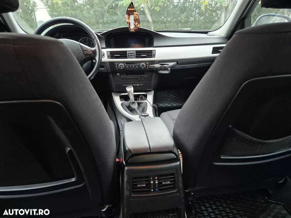 BMW Seria 3 318d - 10