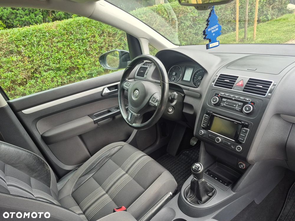 Volkswagen Touran 2.0 TDI DPF MATCH - 23