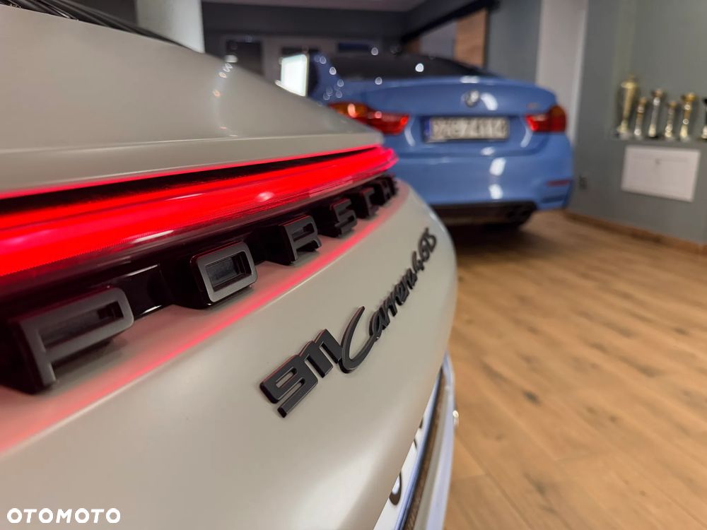 Porsche 911 Carrera 4 GTS - 20