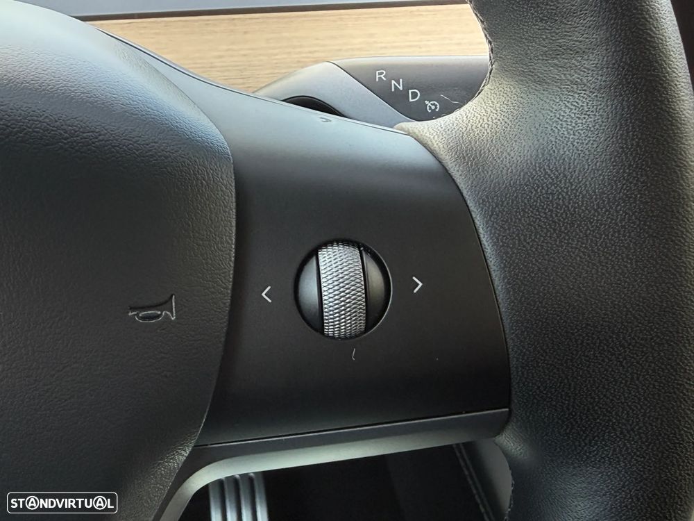 Tesla Model Y Performance Dual Motor AWD - 16