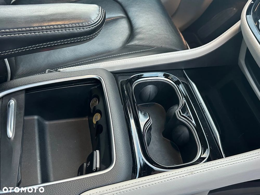 Chrysler Pacifica - 16