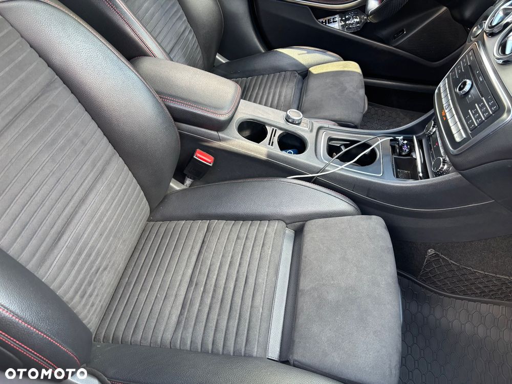 Mercedes-Benz GLA 250 4Matic 7G-DCT AMG Line - 29