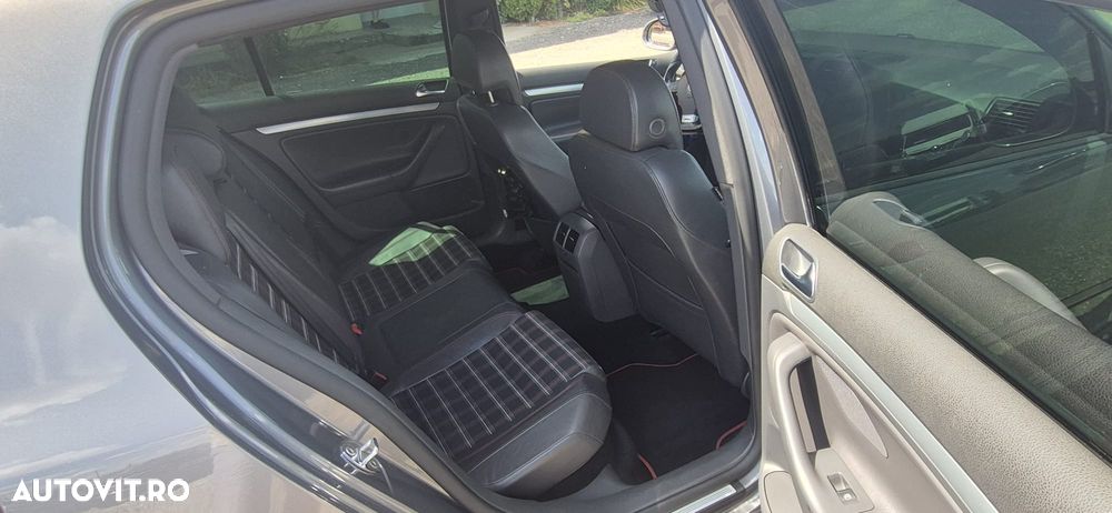 Volkswagen Golf - 10