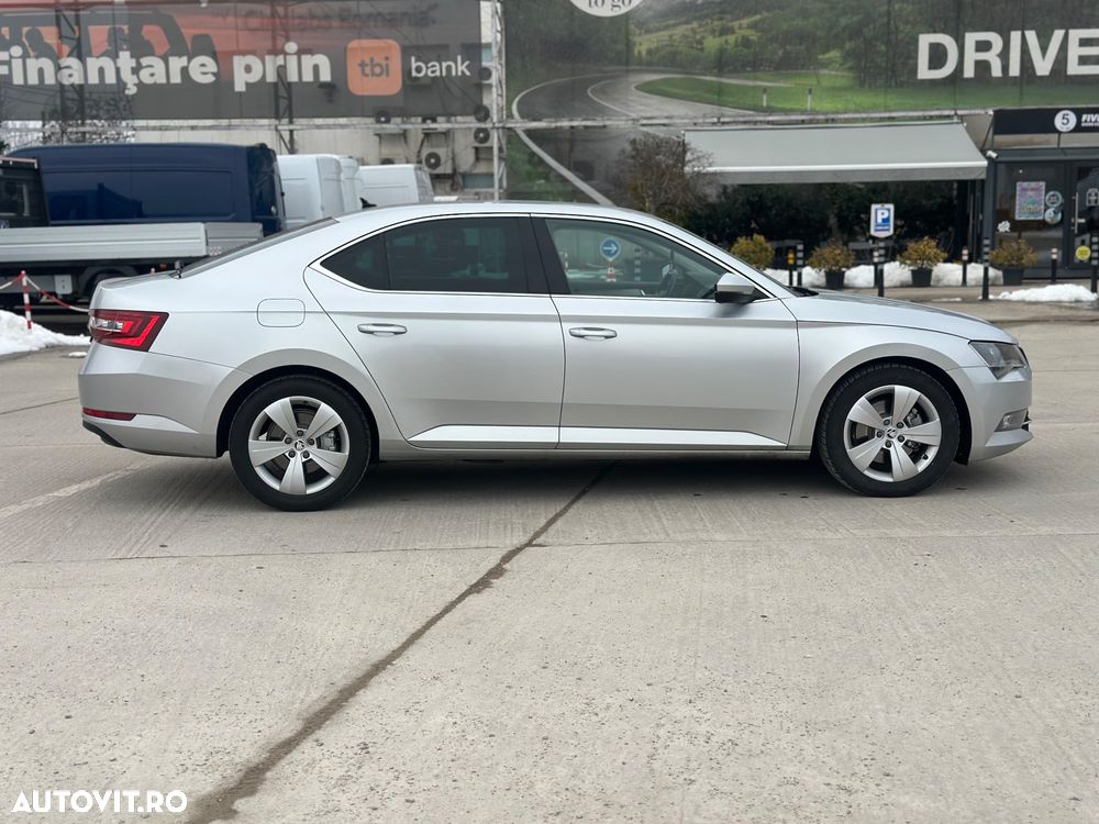 Skoda Superb 2.0 TDI DSG Style - 6