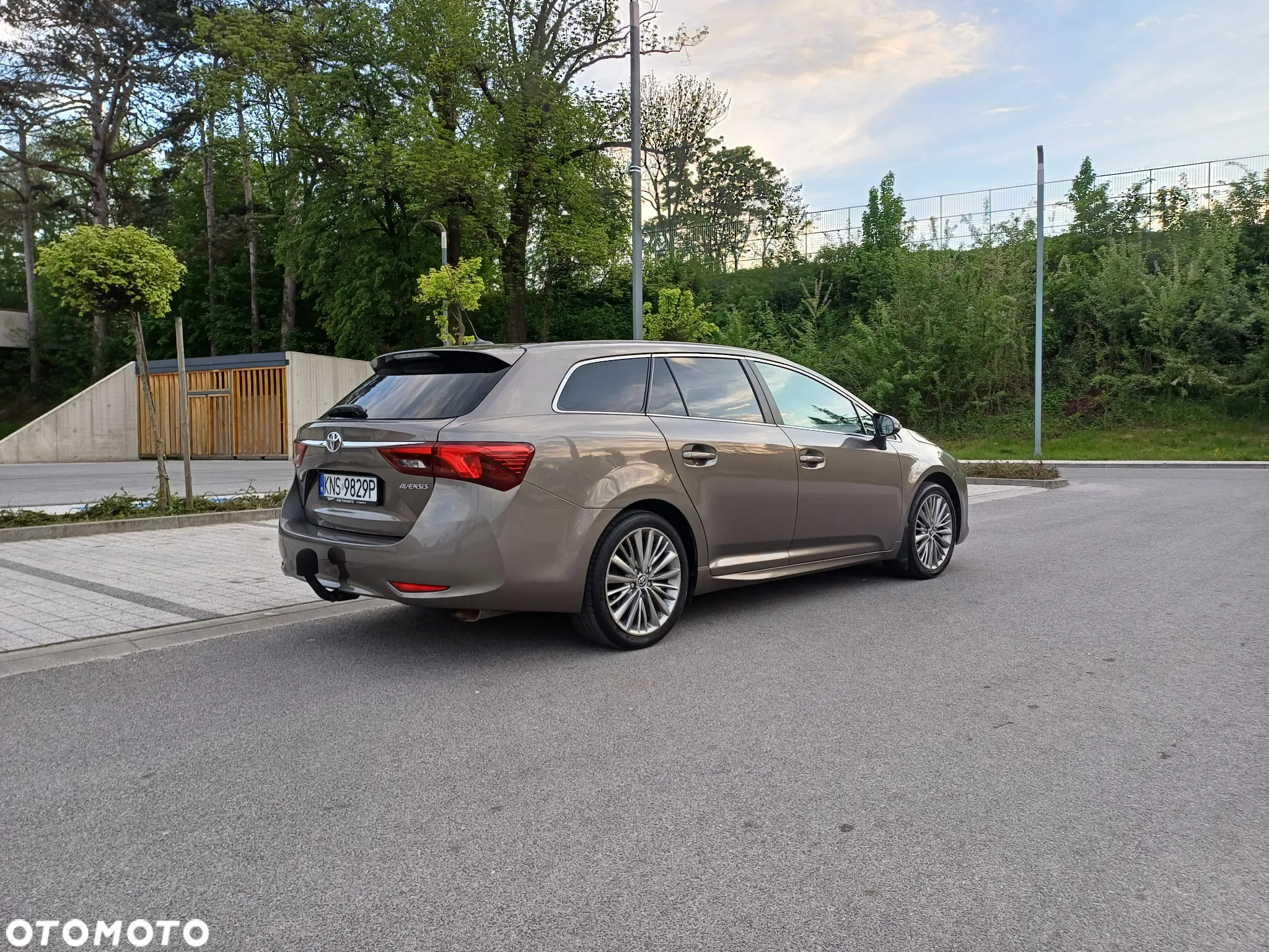 Toyota Avensis 1.8 Style MS - 2