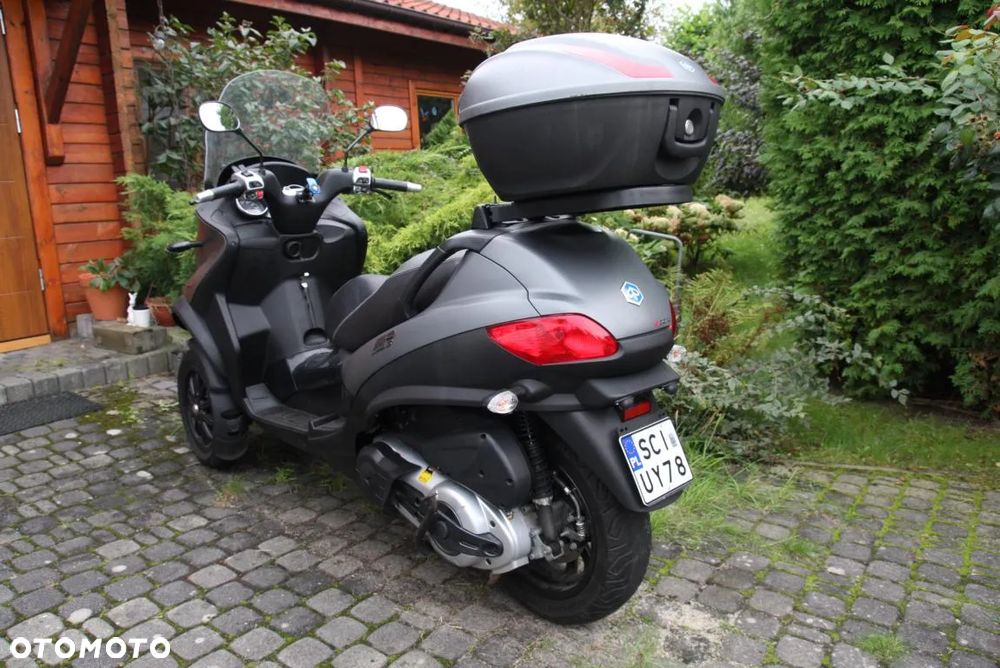 Piaggio MP-3 - 4