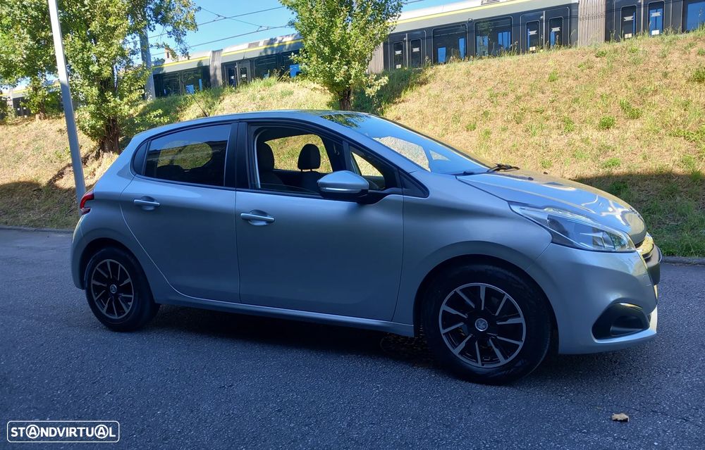 Peugeot 208 1.6 BlueHDi Style - 11