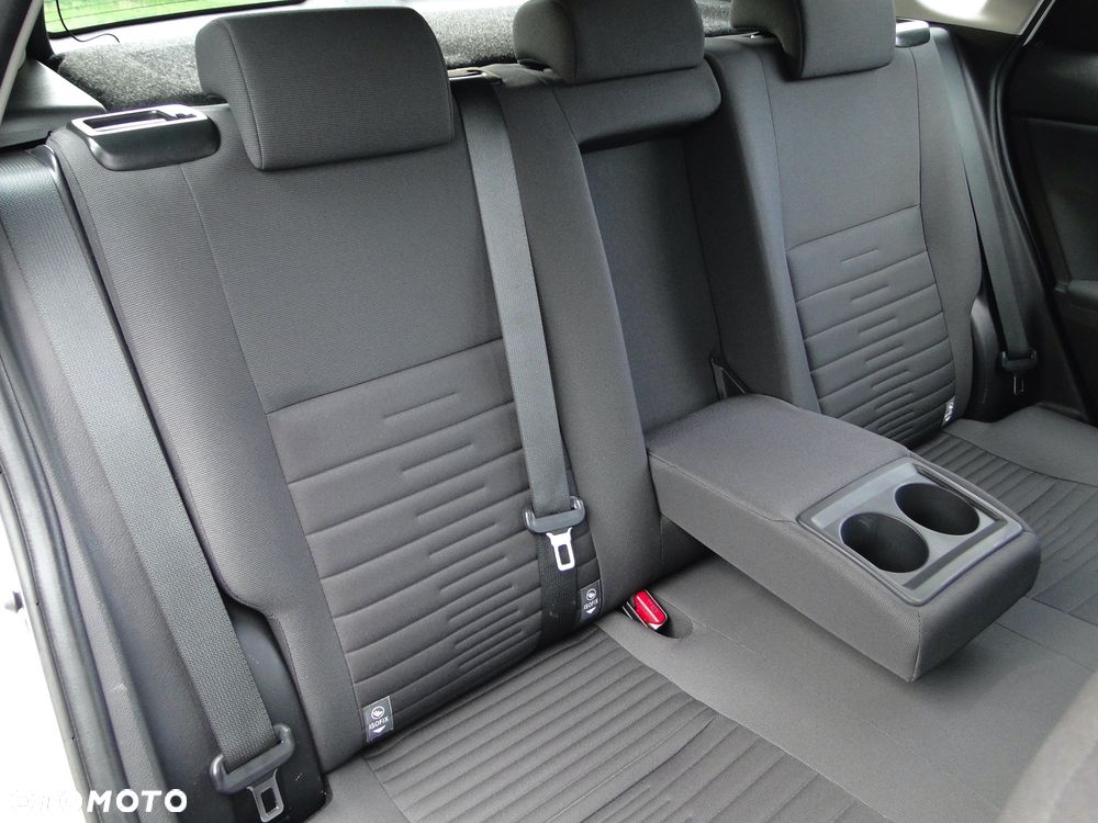 Toyota Auris 1.6 Premium - 18