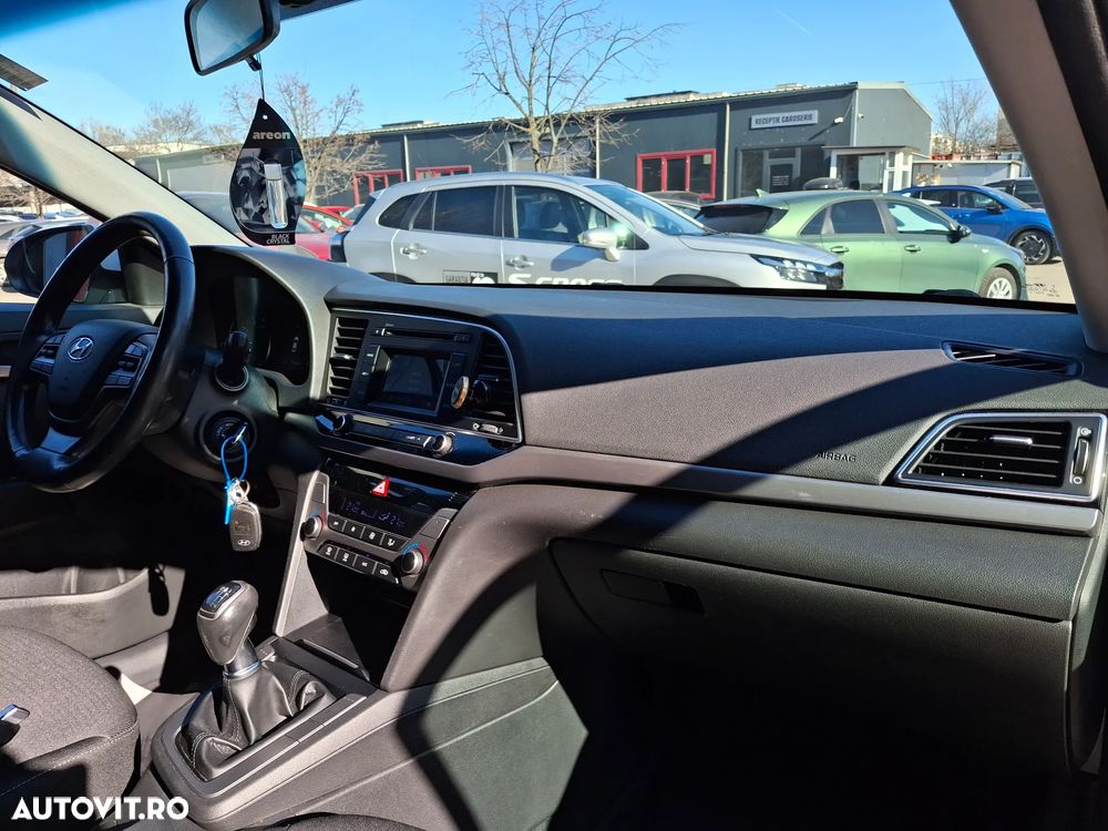 Hyundai Elantra 1.6 MPi Comfort - 27