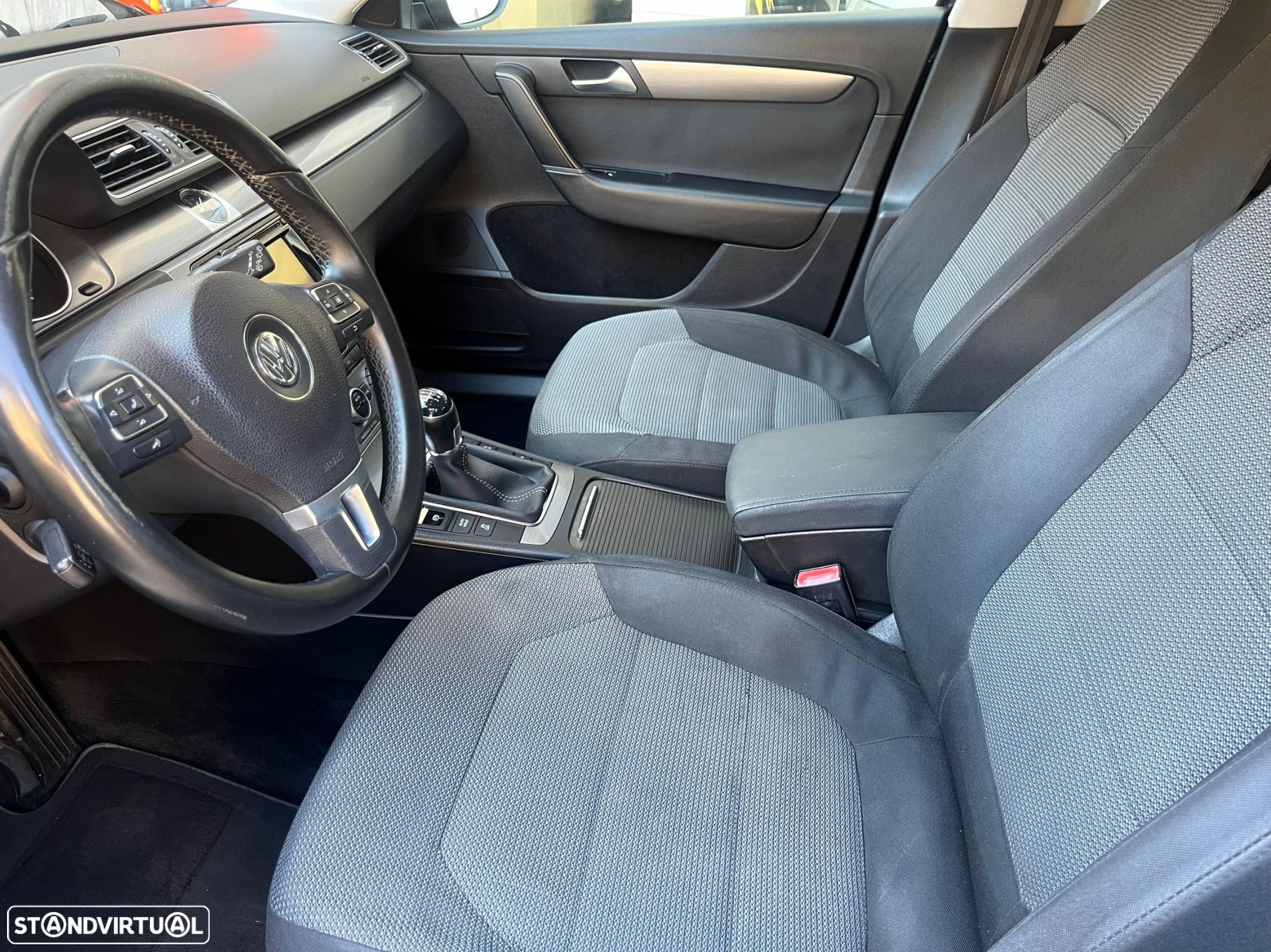 VW Passat Variant 1.6 TDI Confortline Navig - 13