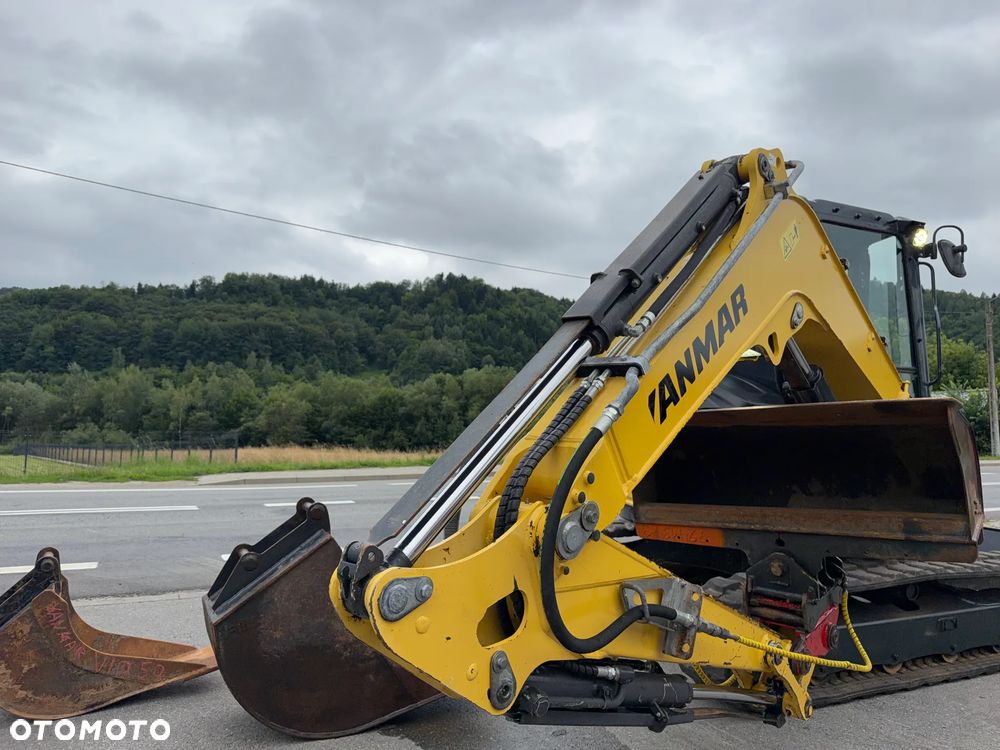 Yanmar VIO50-6A Koparka Gąsienicowa 5 ton jak Nowa z Salonu 2018 rok. 1900 mtg. Szybko-złącze. Łyżka uchylna Hydraulicznie. 3 łyżki Oryginalne skandynawskiego typu. Yanmar silnik 4 cylindry! Maszyna z Norwegii. DEKRA 2026rok AKTUALNA! Dokumentacja! Pompa ON. ani deka luzów i wycieków! OKAZJA Linia Hydr. Plus. Długie ramię PLUS. Oświetlenie LED. Gąski bardzo ładne. Wielka Okazja! Pełne sterowanie z dżojstików!! - 13