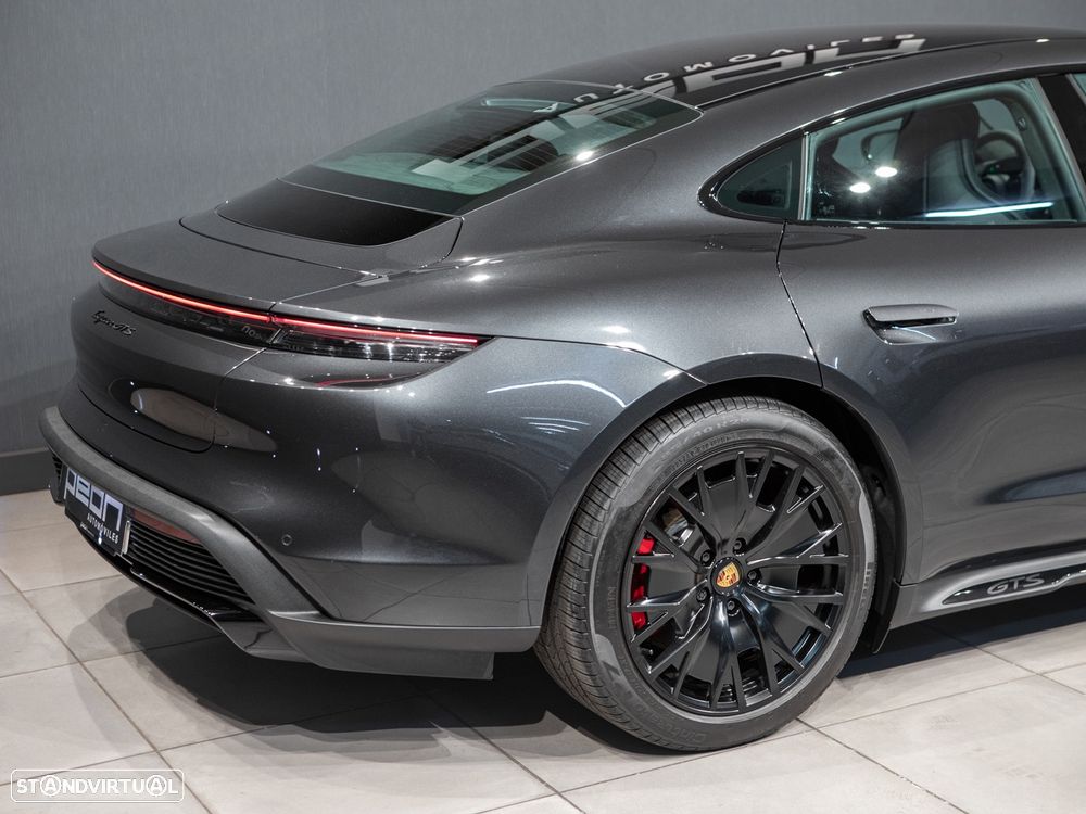 Porsche Taycan GTS - 16