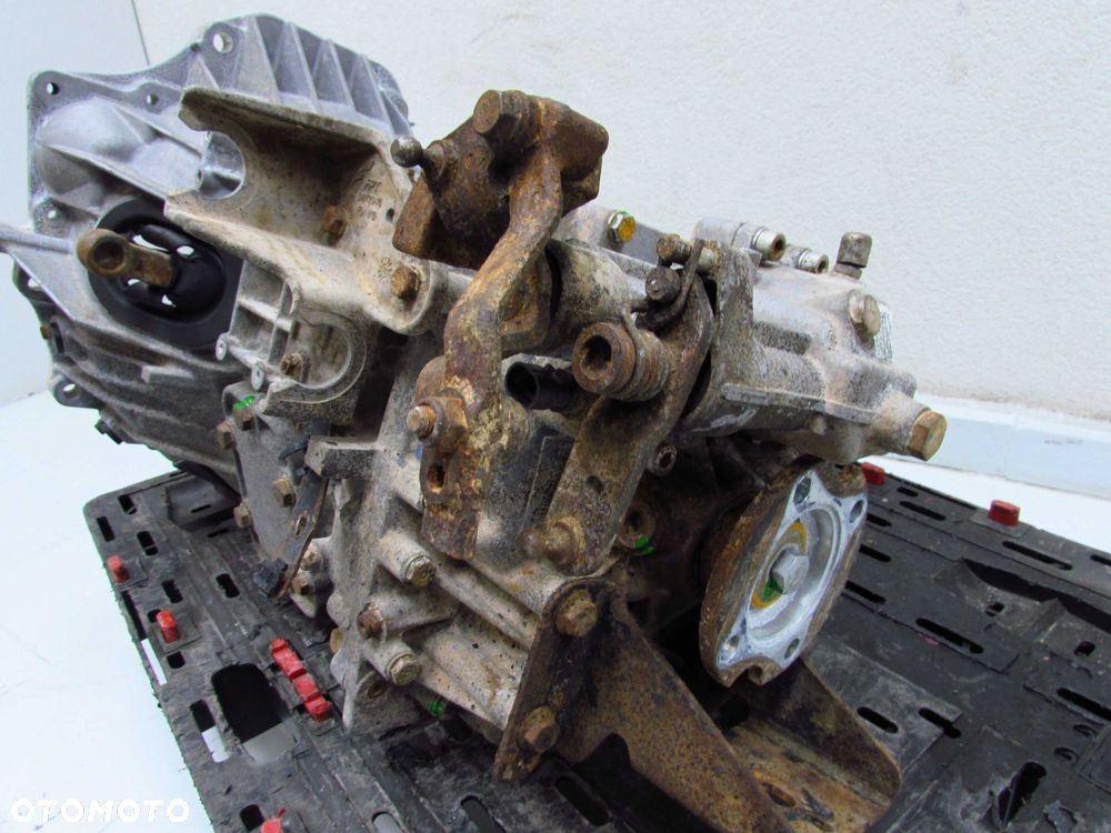 IVECO DAILY IV LIFT 35C 50C 11-14 2.3 SKRZYNIA BIEGOW 5 2830.5 8872841 245tkm - 5