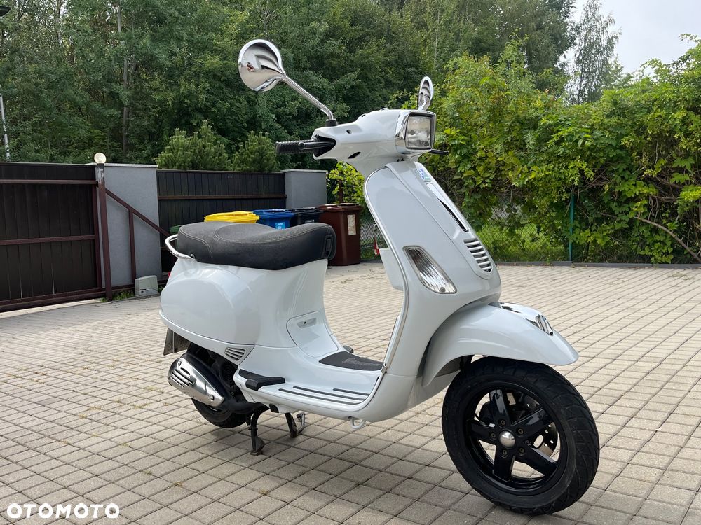 Piaggio Vespa - 2