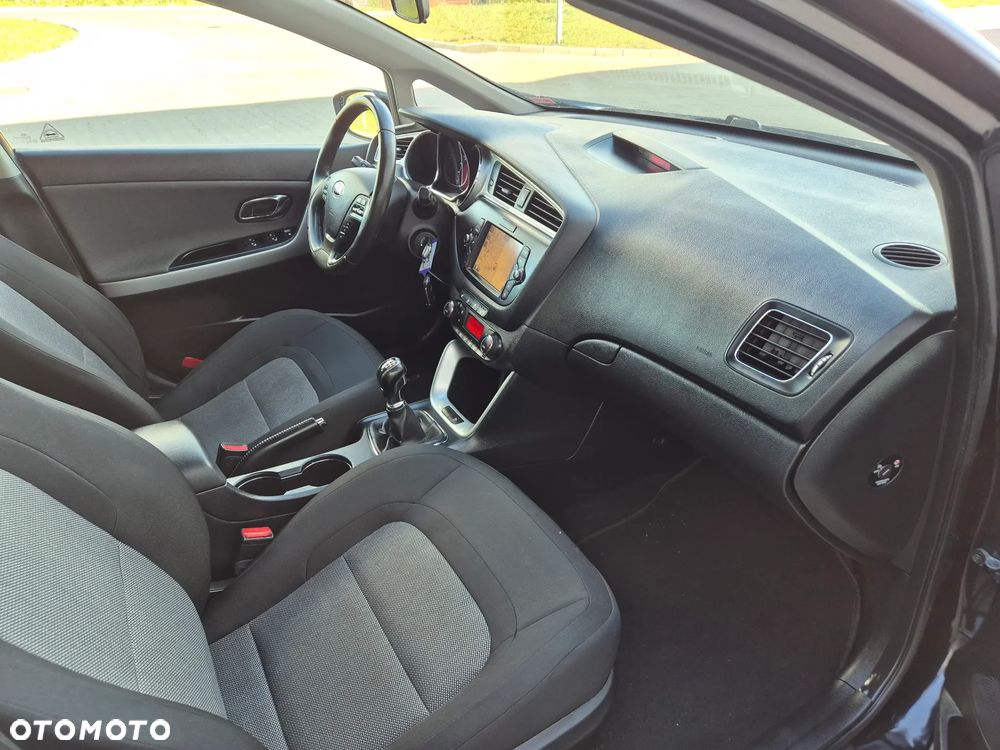 Kia Ceed 1.6 CRDi 136 ISG Dream-Team Edition - 16