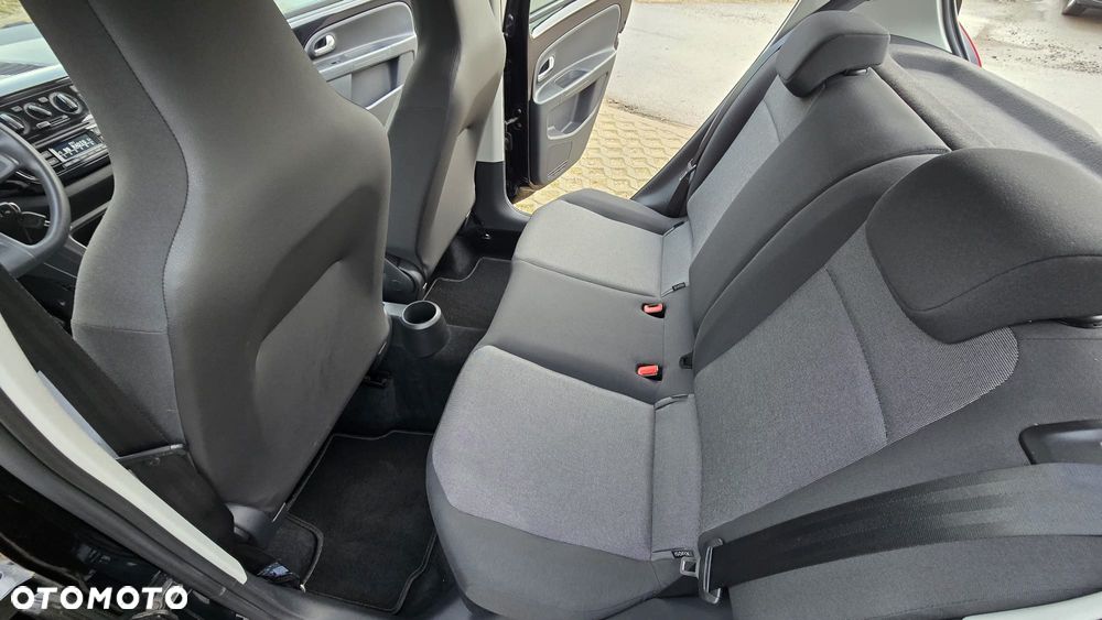 Volkswagen up! move - 12