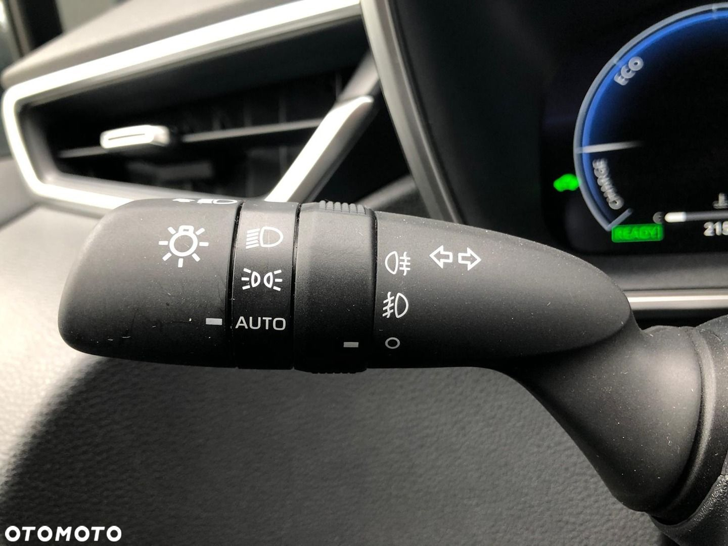 Toyota Corolla 1.8 Hybrid Style - 25