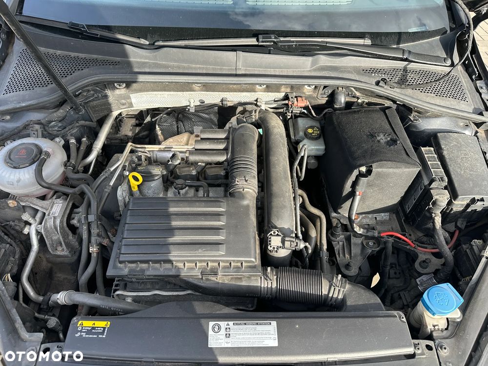Volkswagen Golf - 28