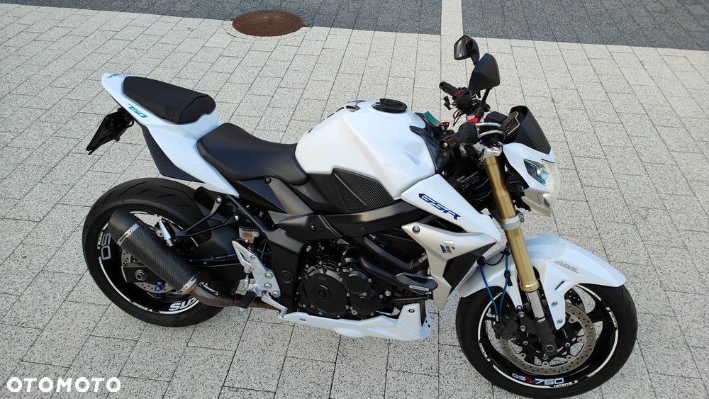 Suzuki GSR - 27