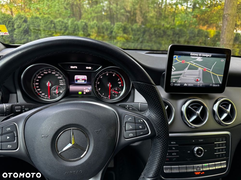 Mercedes-Benz GLA 220 4-Matic Urban - 6