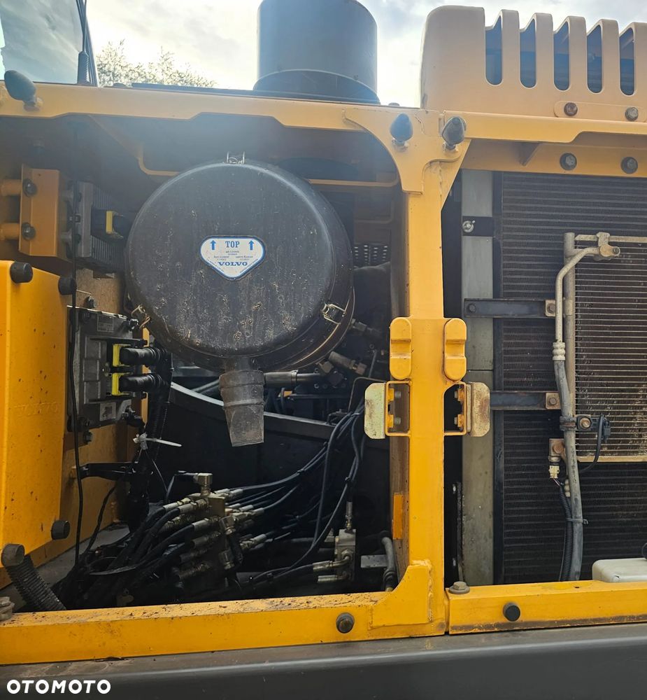 Volvo EC 300DL - 17