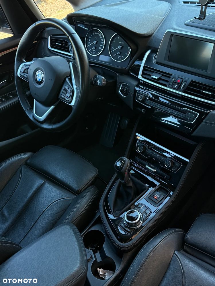 BMW Seria 2 218d - 17