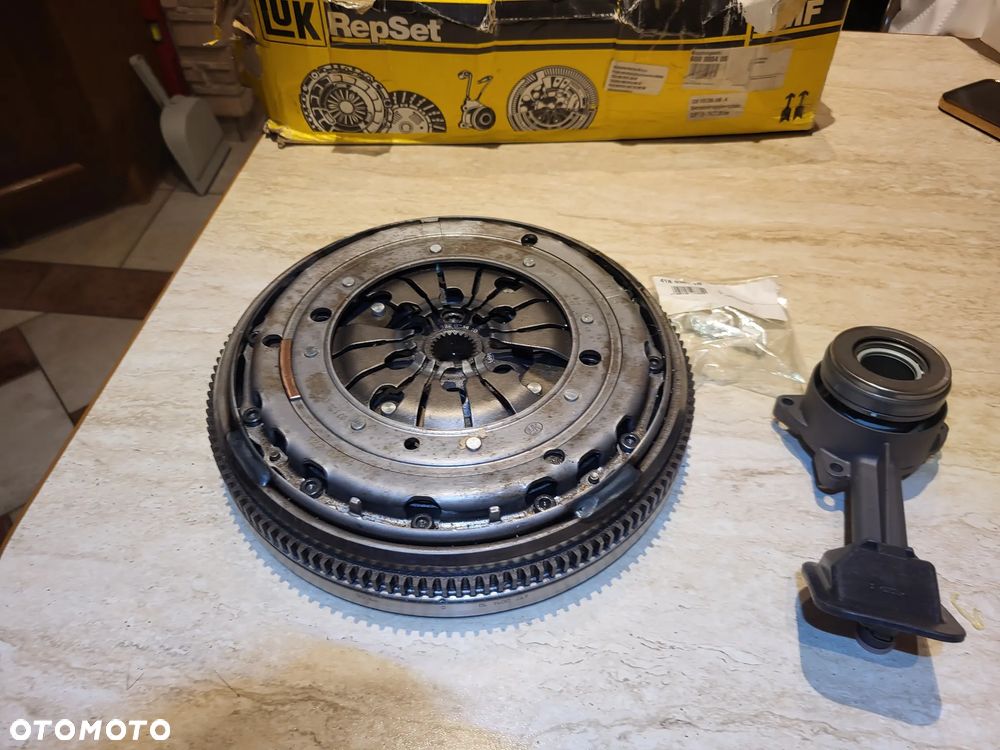 Zestaw sprzęgła z kołem dwum. i łożyskiem hyd. SEAT ALHAMBRA; VW SHARAN 1.8 09.97-03.10 - 4