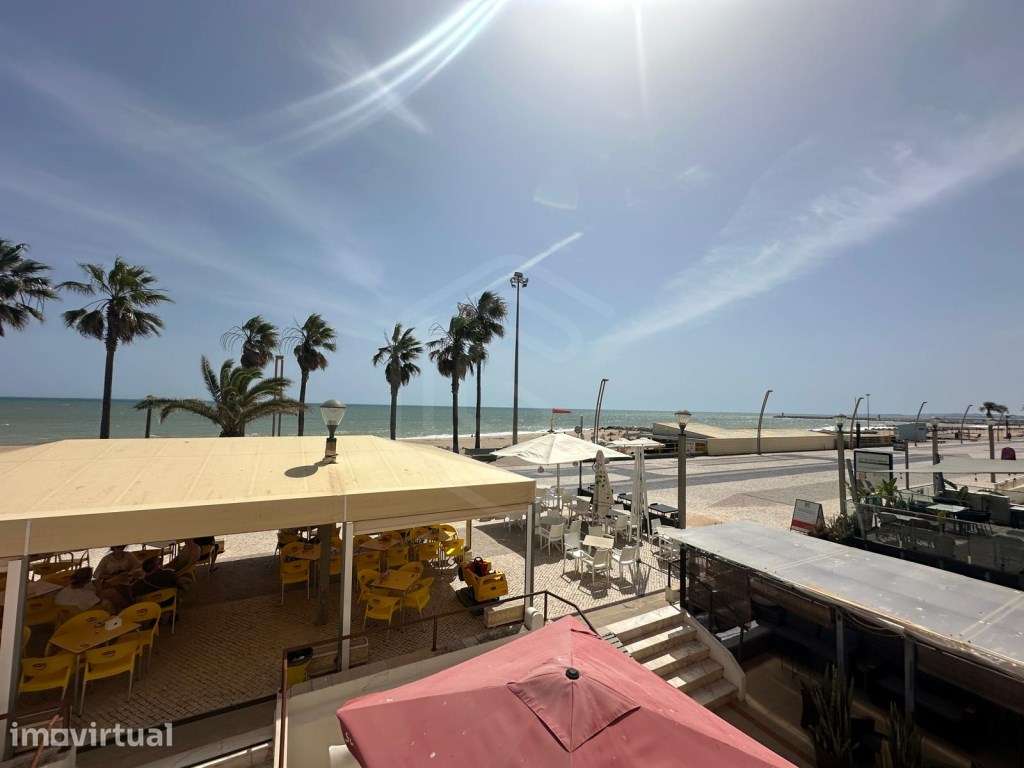 Apartamento T3 na primeira linha de praia em Quarteira, Algarve - Grande imagem: 4/23