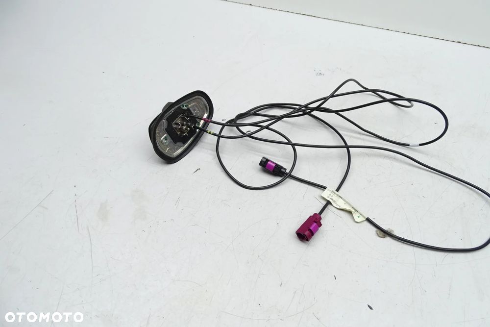 Mercedes C W204 Antena dachowa pletwa 2048207075 - 3