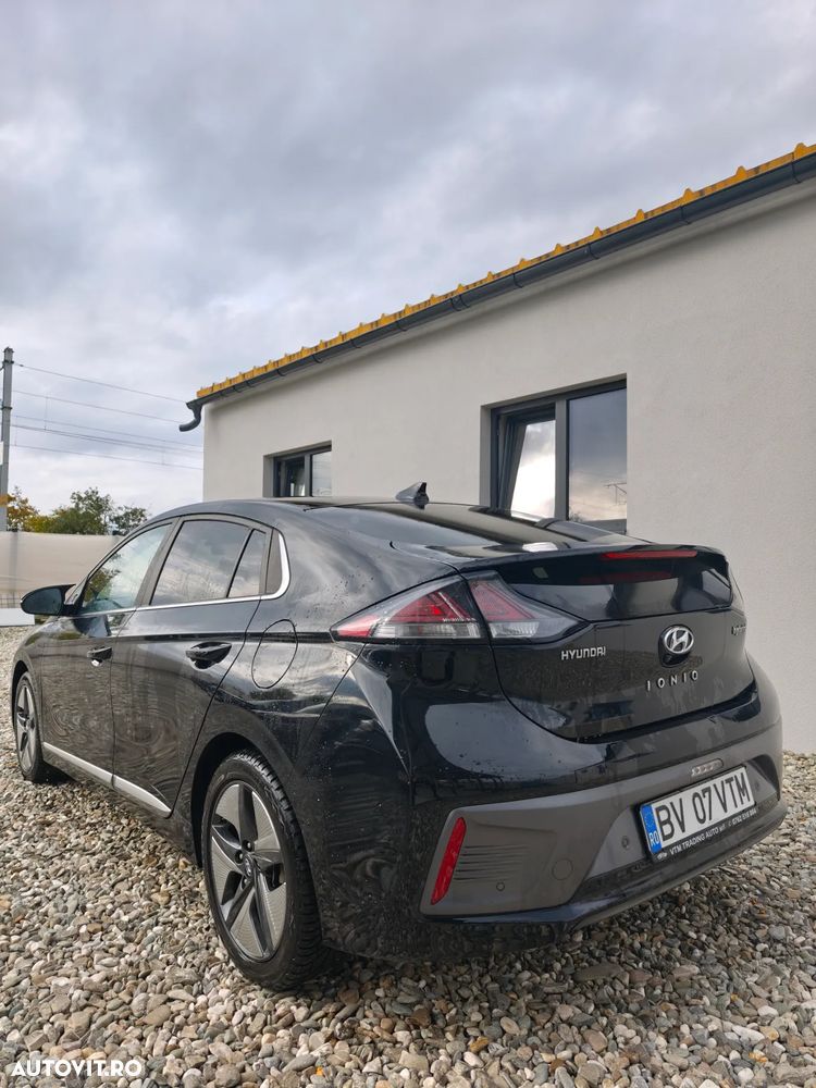 Hyundai IONIQ - 8