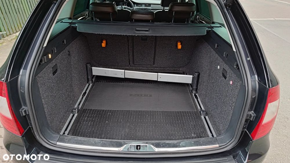 Skoda Superb 2.0 TDI L&K DSG - 33